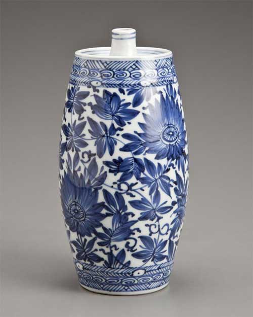 Example of Chinese porcelain, 1662–1722.